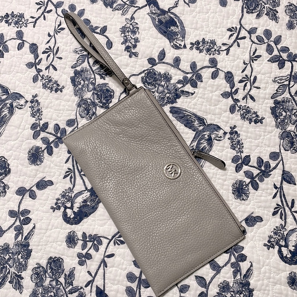 Micheal Kors gray pebbled leather wristlet clutch bag wallet pouch taupe
